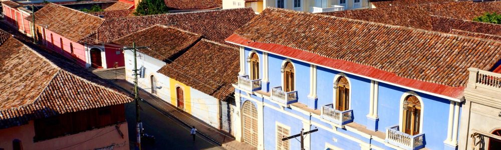 Vista aerea de una calle de Granada, Nicaragua